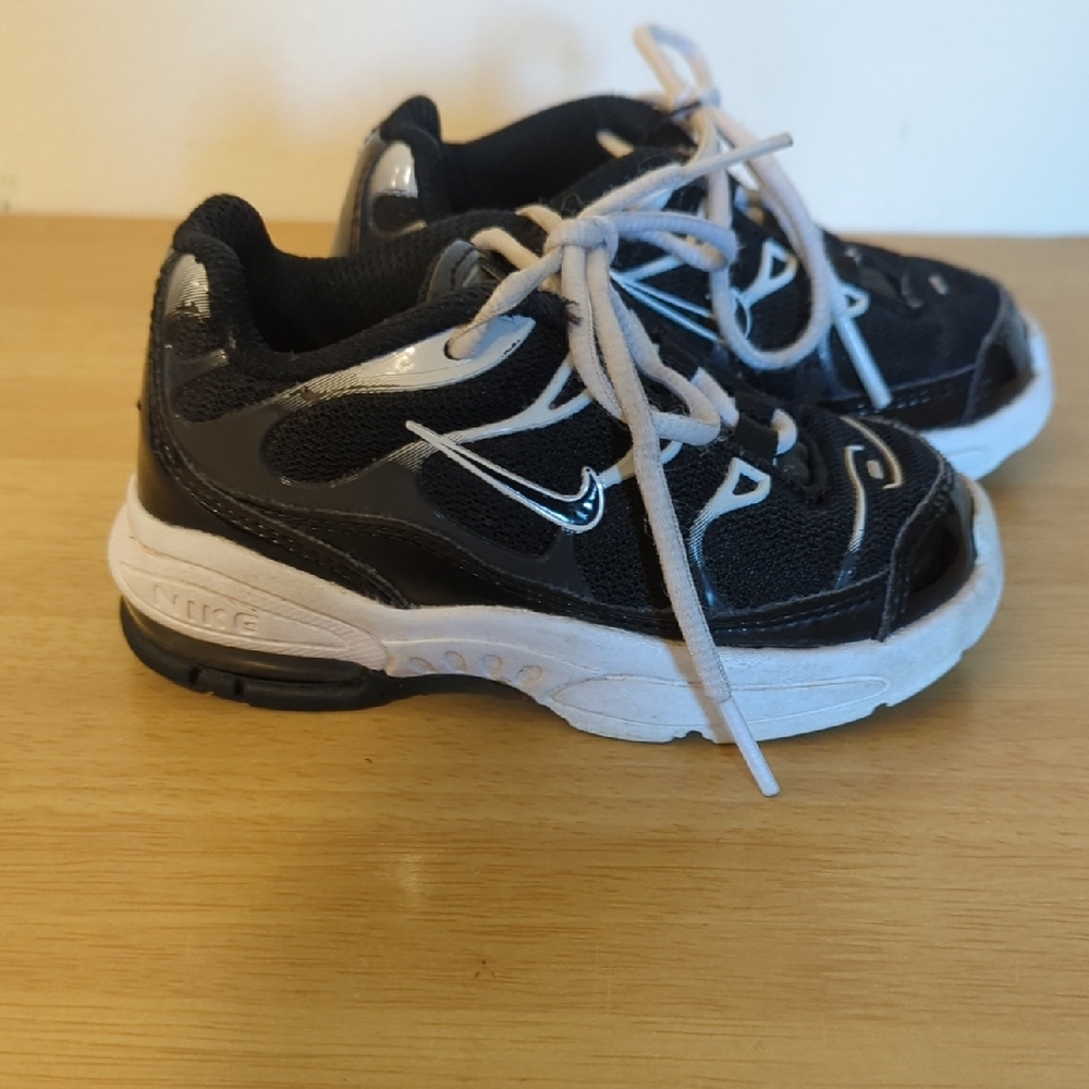 Nike Black and White Sneakers with Sporty Design